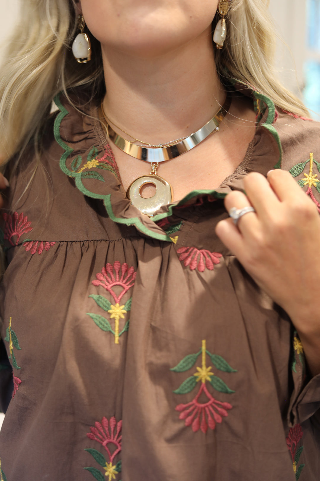 Oval Pendant Choker Necklace