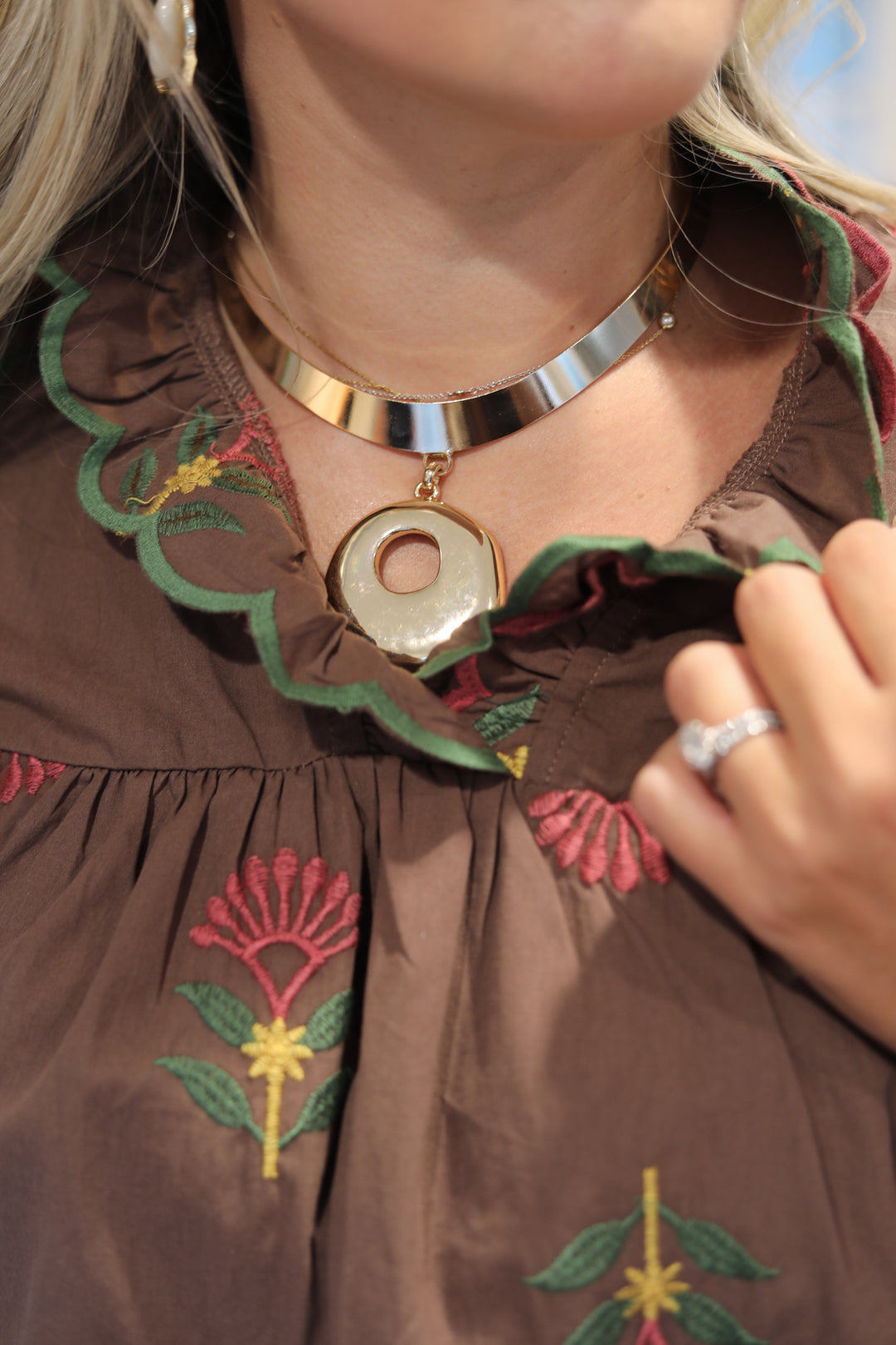 Oval Pendant Choker Necklace