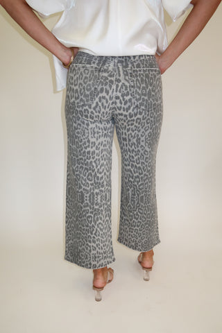 Just Enough Detail Jeans - The Pink Tulip Clothing